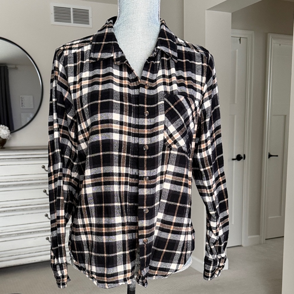 Women’s medium Time and Tru Plaid flannel Button-Up Shirt